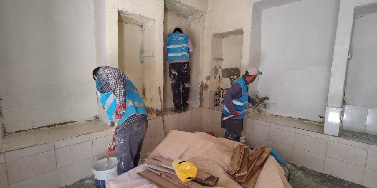 Eyyübiye’de Selden Etkilenen Tüm Evler Boyanıyor