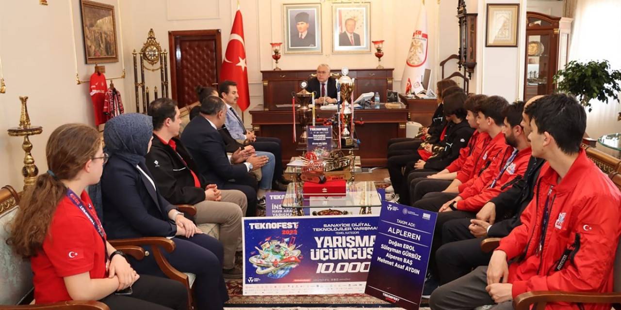 Şimşek, Derece Öğrencilerini Altınla Ödüllendirdi