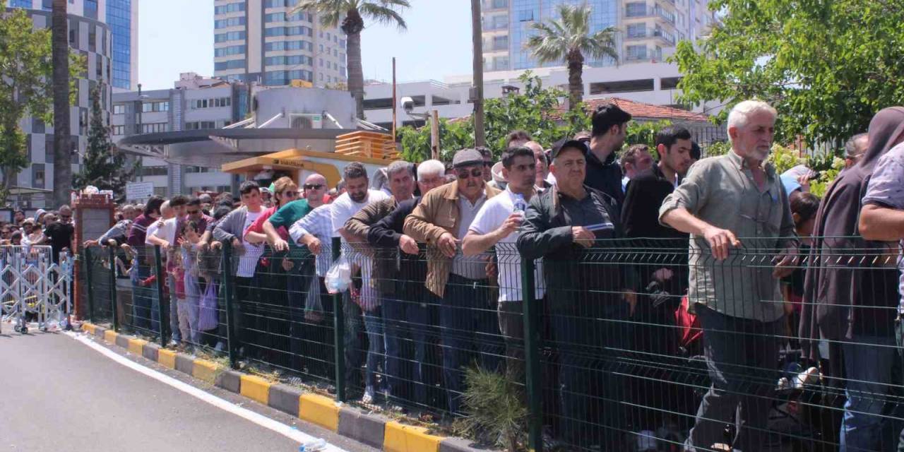 İzmir’de Tcg Anadolu Kuyruğu