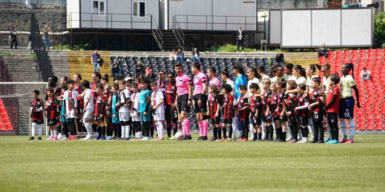Fenerbahçe Kadın Futbol Takımı Yarı Finale Yükseldi