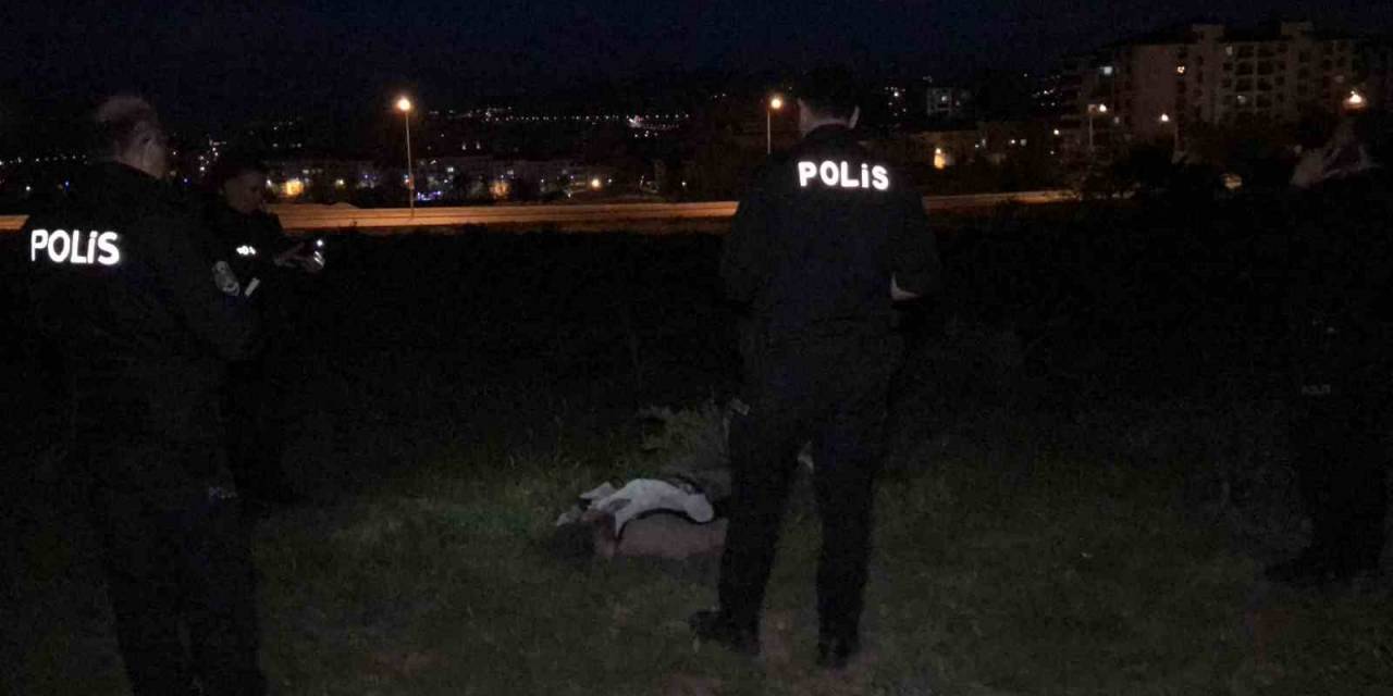 Elazığ’da Tarlada Erkek Cesedi Bulundu