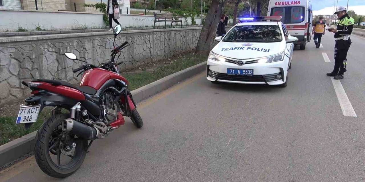 Motosikletten Düşen Anne Ve Kızı Ölümden Döndü