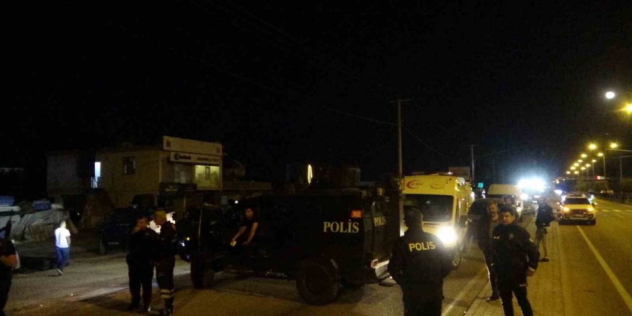 Market Borcu Yüzünden Çıkan Tartışma Aileleri Karşı Karşıya Getirdi: Polis Mahallede Set Oluşturdu