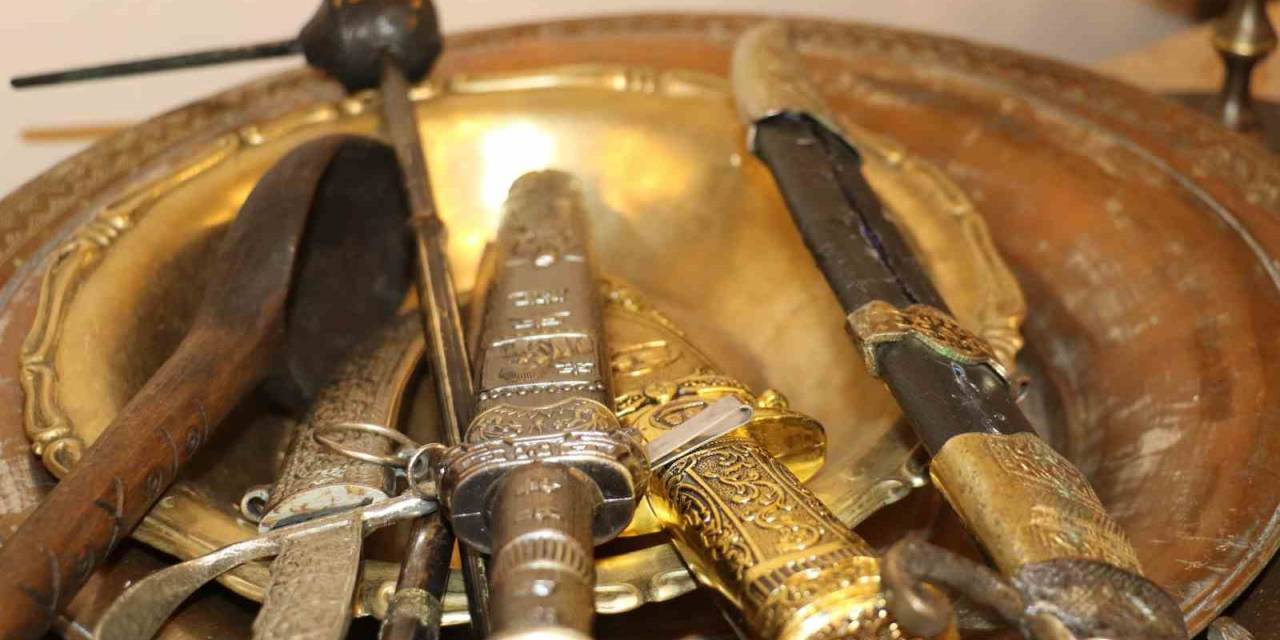 Ankara’da Antika Sevenler Müzayedede Bir Araya Geldi