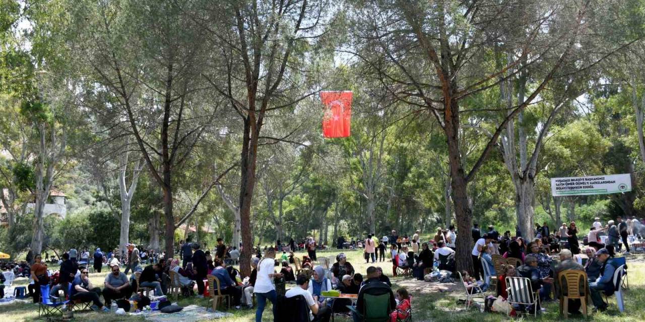 Kuşadası’nda Yaşayan Hadimliler Etli Pilav Şenliğinde Buluştu