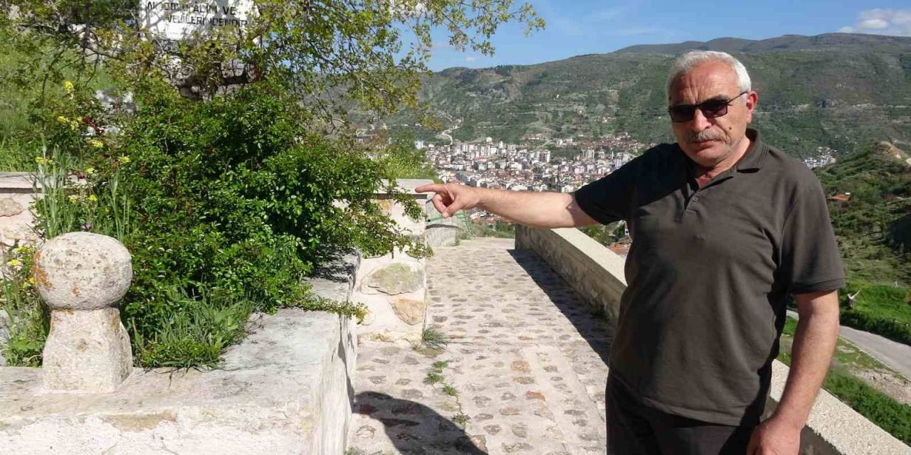 Halk Arasında Rivayetiyle Biliniyor, Onlarca Basamak Çıkılarak Gidiliyor