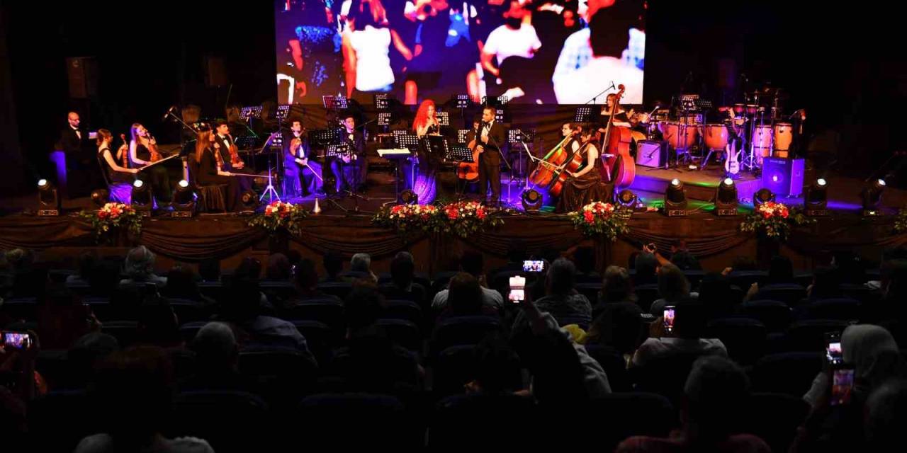 Kent Orkestrası Müzik Ziyafeti Verdi