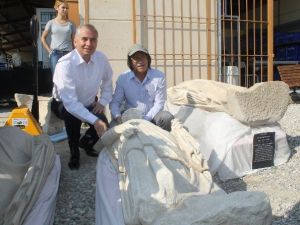 Defineciler Devletten Önce Bulup Çıkardıkları Athena Heykelini Yine Toprak Altına Saklamış