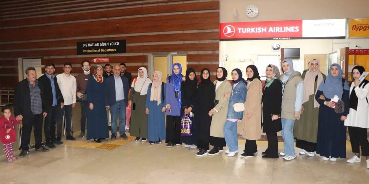 Elazığ’da Üniversite Öğrencileri Umreye Gönderildi