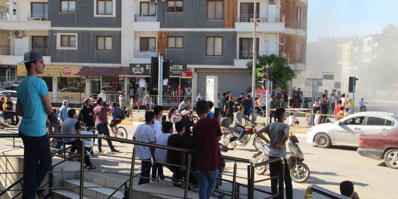 Hatay’da Kontrollü Yıkımı Film Gibi İzlediler