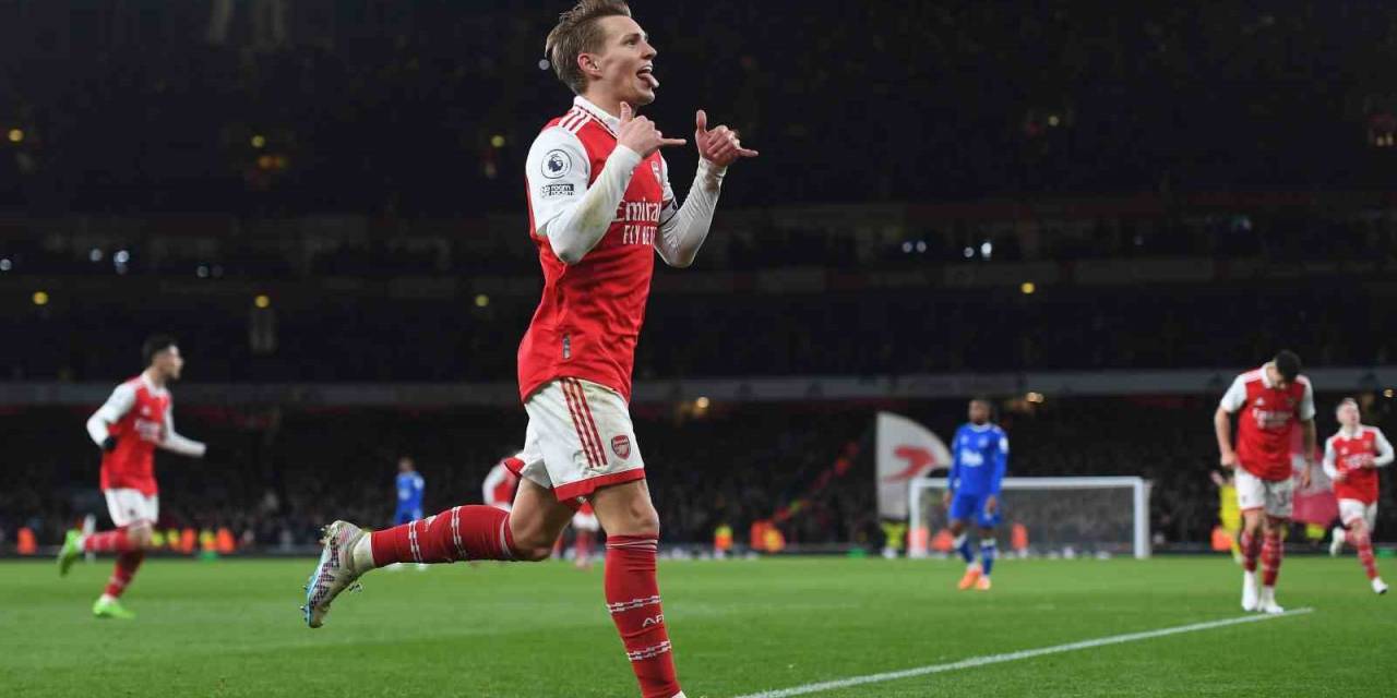 Martin Odegaard, Arsenal’ı Sırtlıyor
