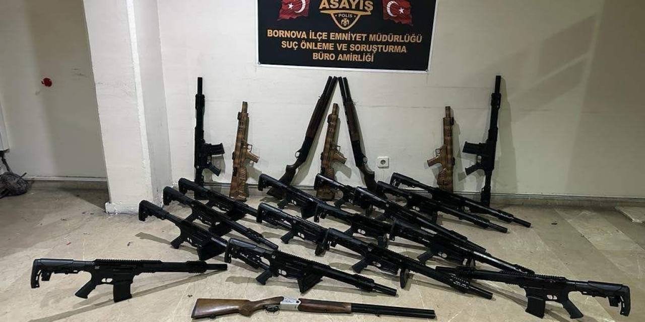 İzmir’de Uyuşturucu Madde Ve Çok Sayıda Silah Ele Geçirildi