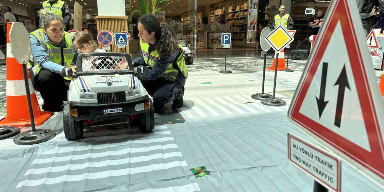 Elazığ’da Polis Ve Jandarma Ekipleri Vatandaşları Bilgilendirdi