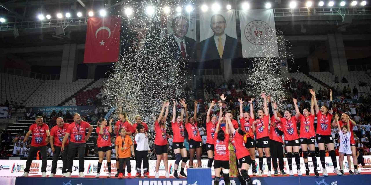 Bir Türk Takımı İlk Kez Avrupa Kupasını Kazandı