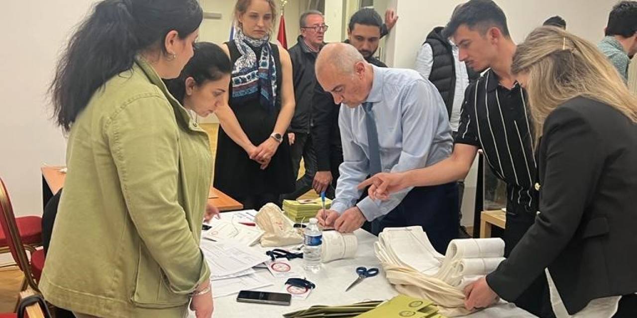 Çekya’da Kullanılan Oylar Türkiye’ye Gönderildi