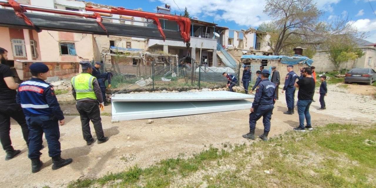 Elbistan’da Kırsal Mahallelere Katlanabilir Konteynerler Kuruluyor