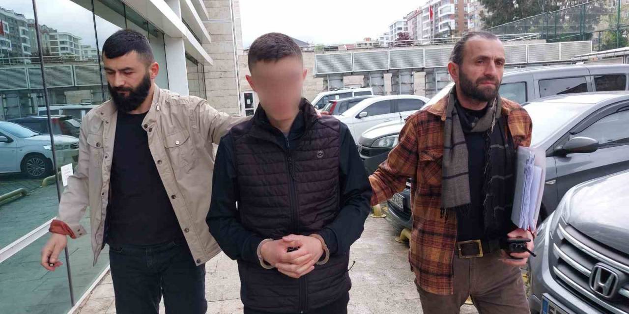 Voleybol Takımı Oyuncusu Eski Antrenörünü Tabancayla Yaraladı