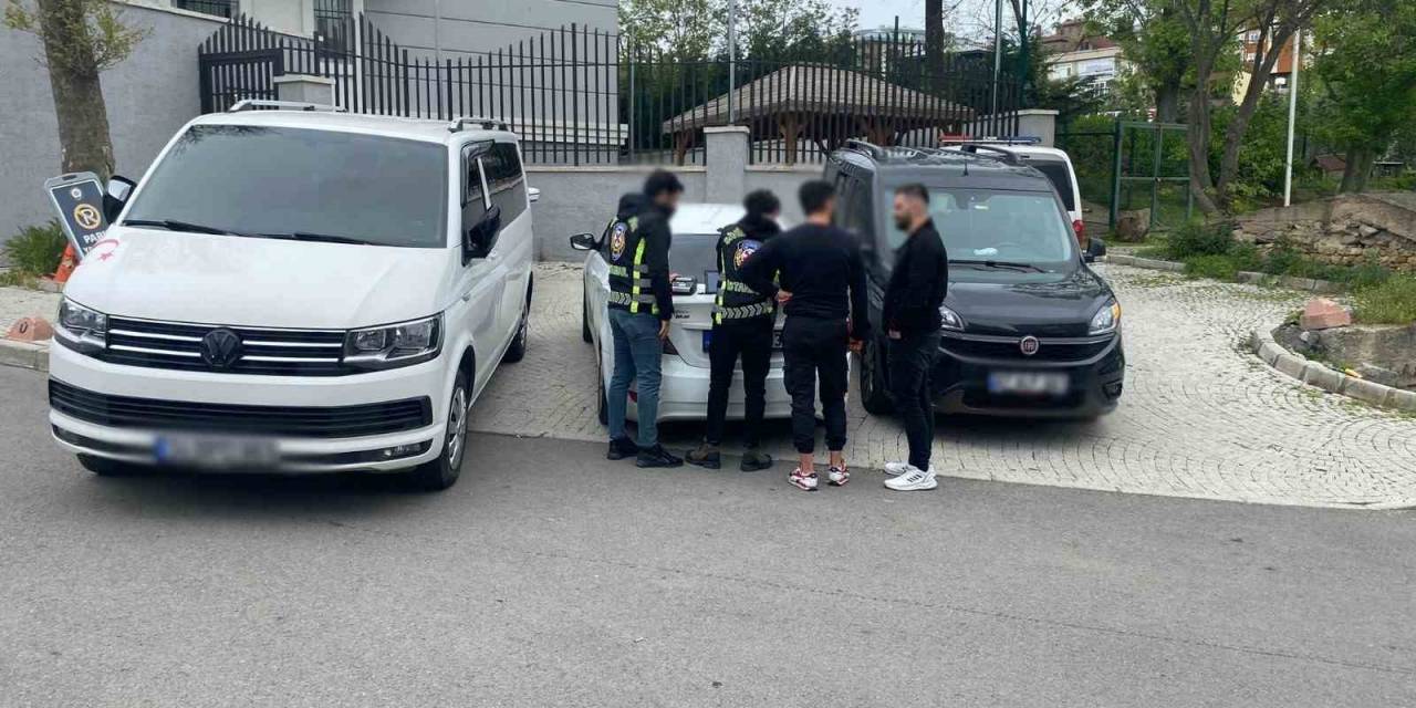 Üsküdar’da Tüneli Kapatıp Asker Eğlencesi Yapan Sürücülere 4 Bin 518 Tl Ceza