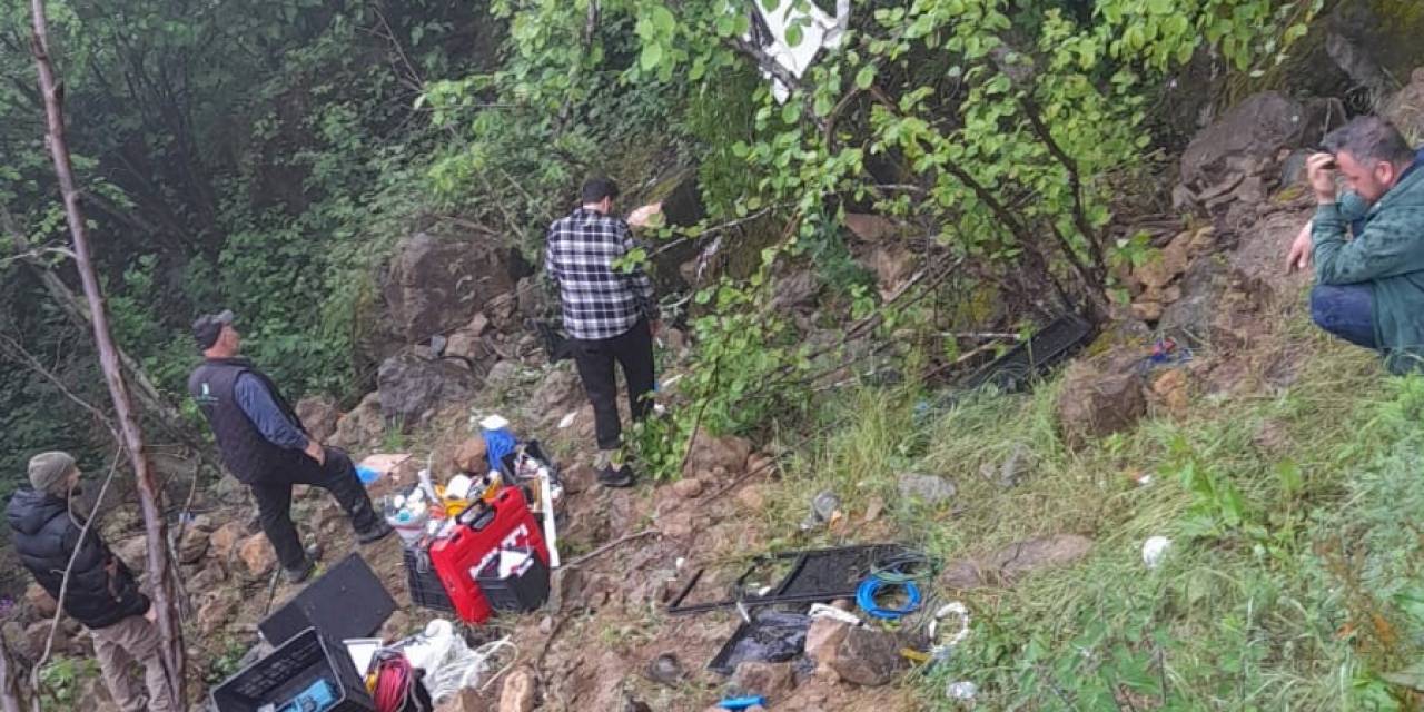 Uçuruma Yuvarlanan Aracın Sürücüsü Yaralandı