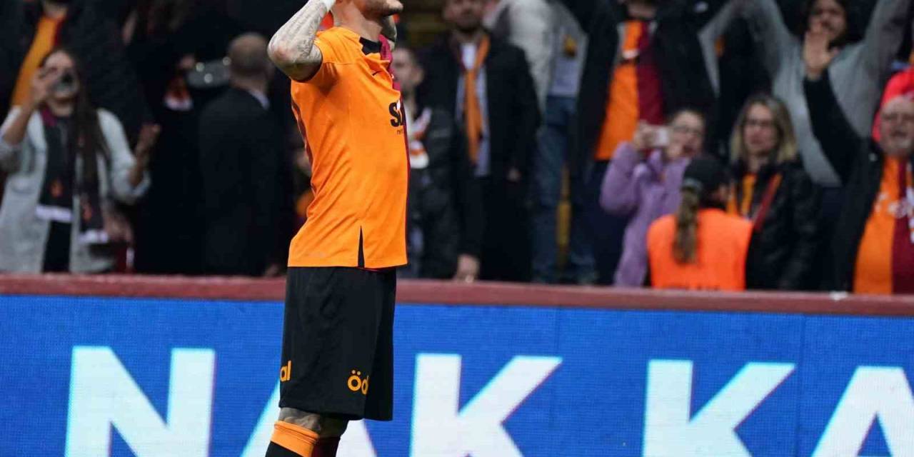 Spor Toto Süper Lig: Galatasaray: 1 - Medipol Başakşehir: 0 (ilk Yarı)