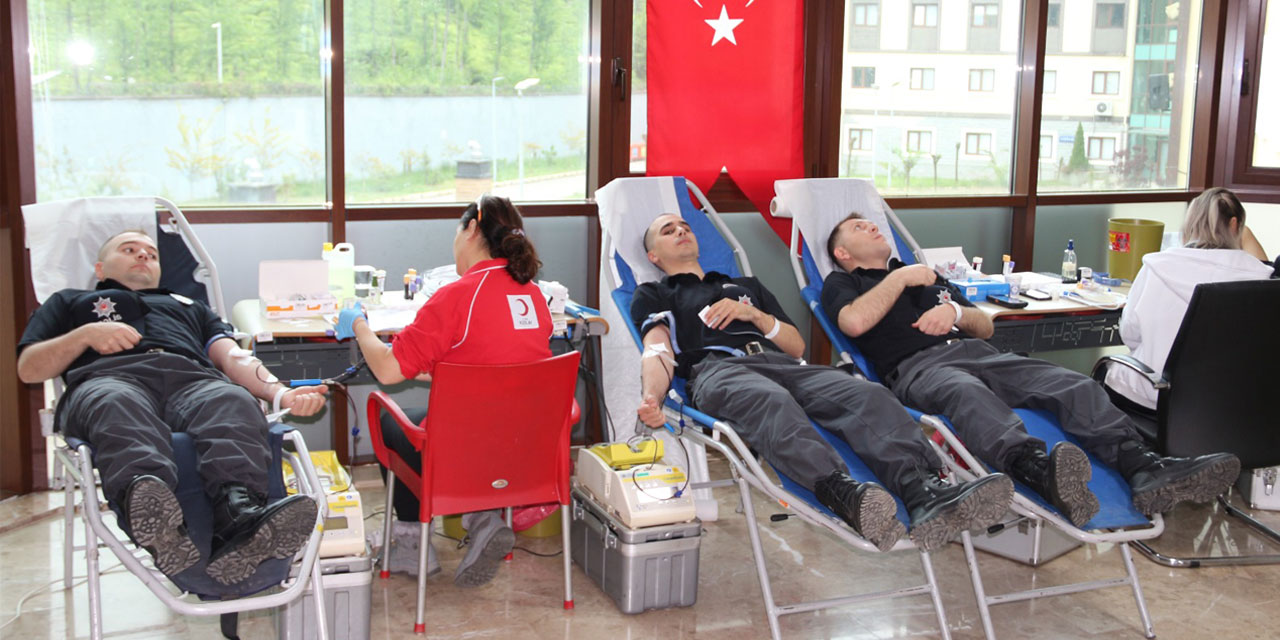 Rize'de polis adayları kan bağışı kampanyasına katıldı