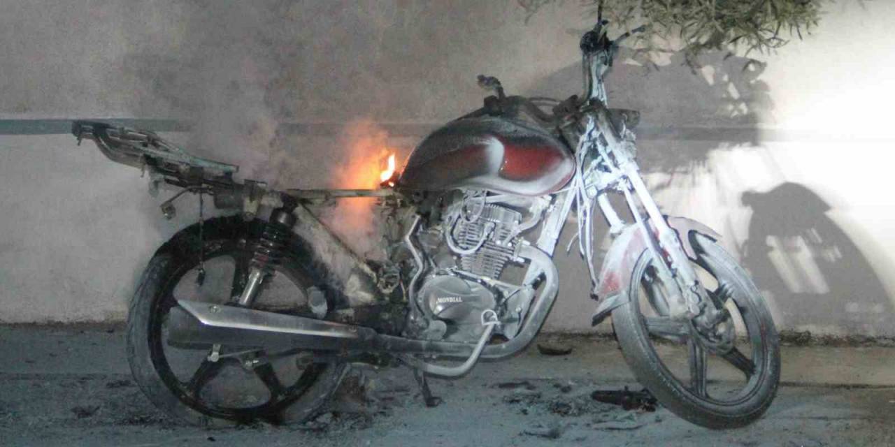 Okul Bahçesindeki Motor Yangını Alarma Geçirdi