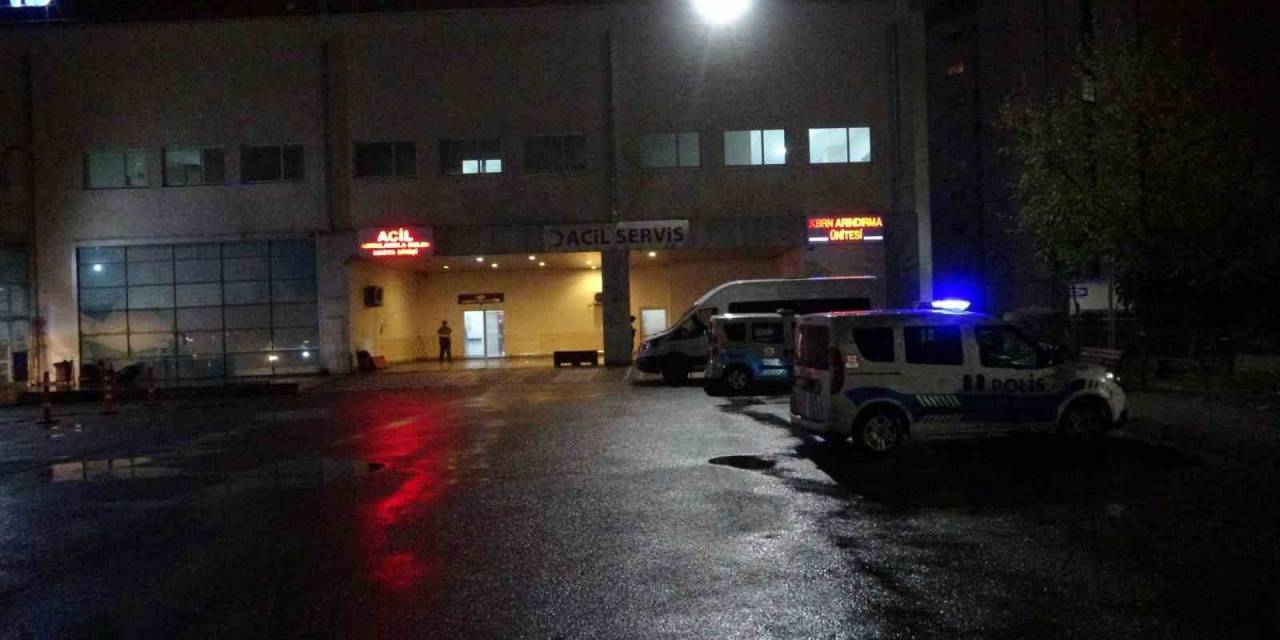 Malatya’da Hasarlı Binanın Duvarı Çöktü: 1 Ölü
