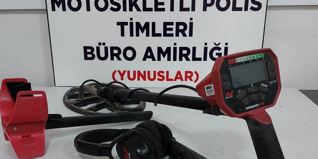 Kütahya’da Yunus Timleri Bir Araçta 6 Adet Sikke Ve 2 Detektör Ele Geçirdi