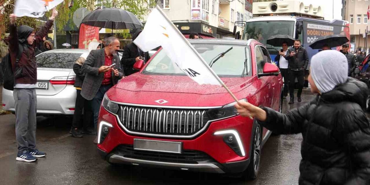 Ardahan’da Yağışlı Havaya Rağmen Togg’a Yoğun İlgi