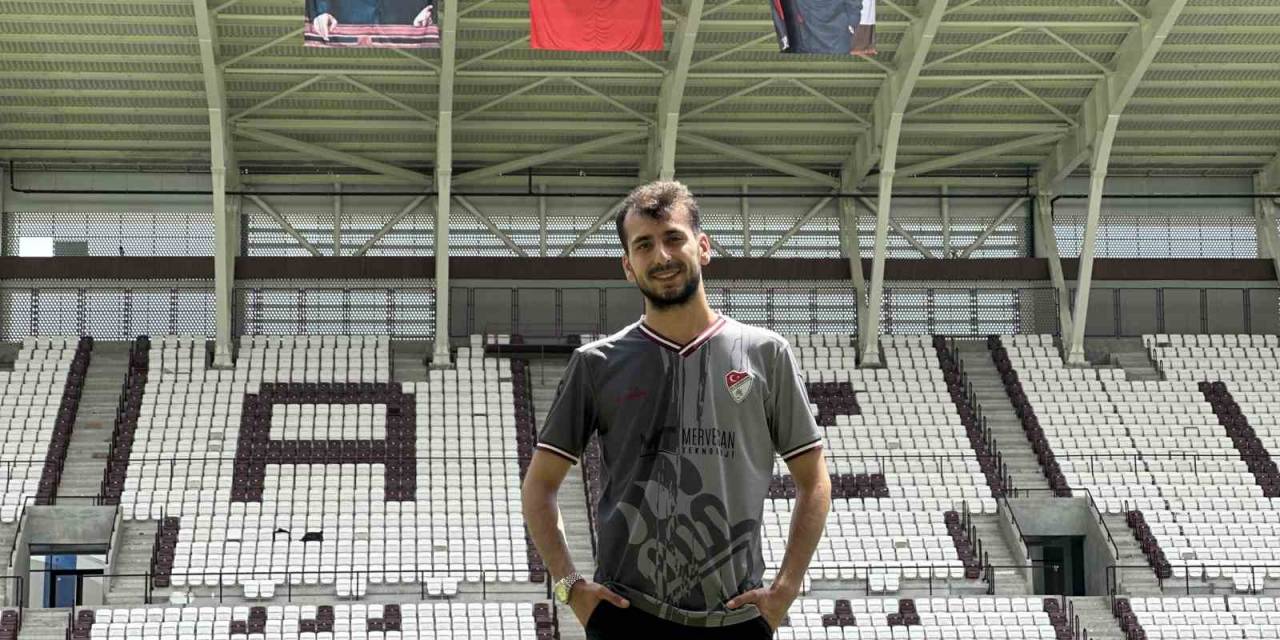 Elazığspor Taraftarı, Yeni Stadyuma Şükür Secdesiyle Girdi