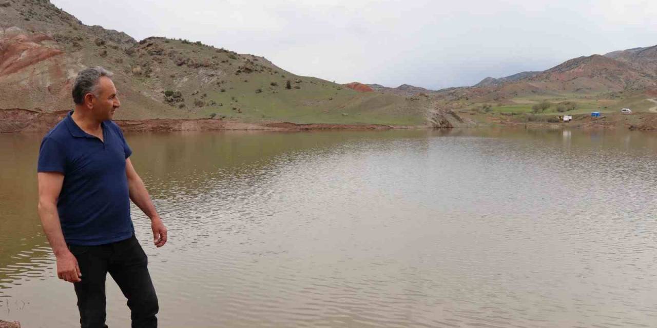 Toprakkale Mahallesi Gölete Kavuşuyor