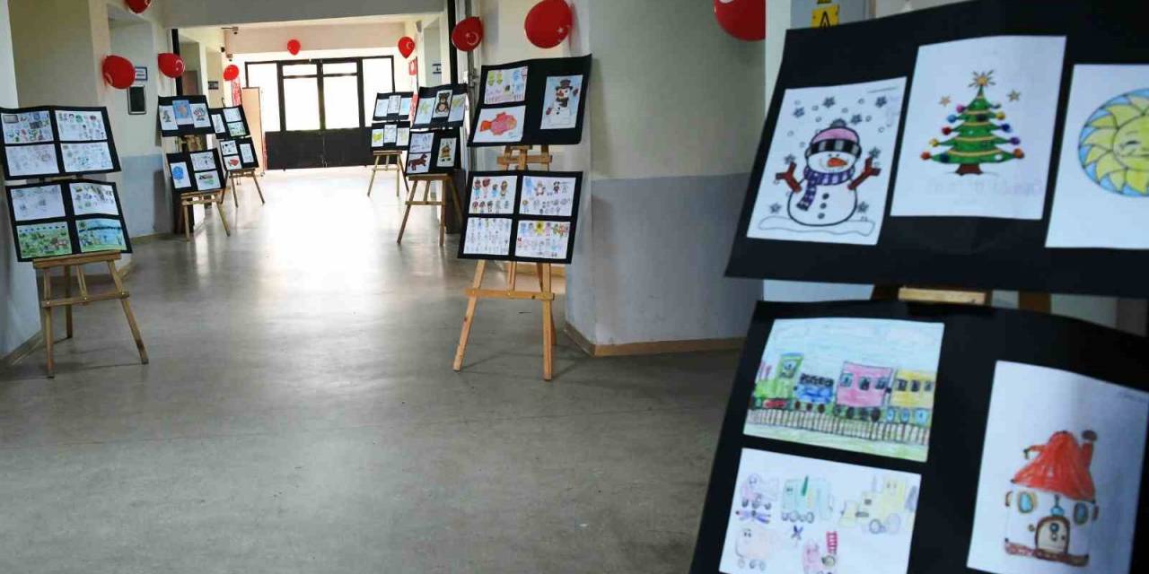 Otizmli Öğrenciden Resim Sergisi