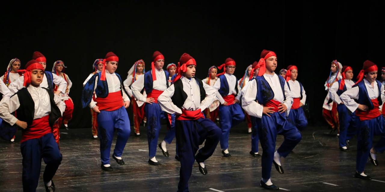 Küçükçekmece’de Halk Oyunları Festivali’ne Büyük İlgi