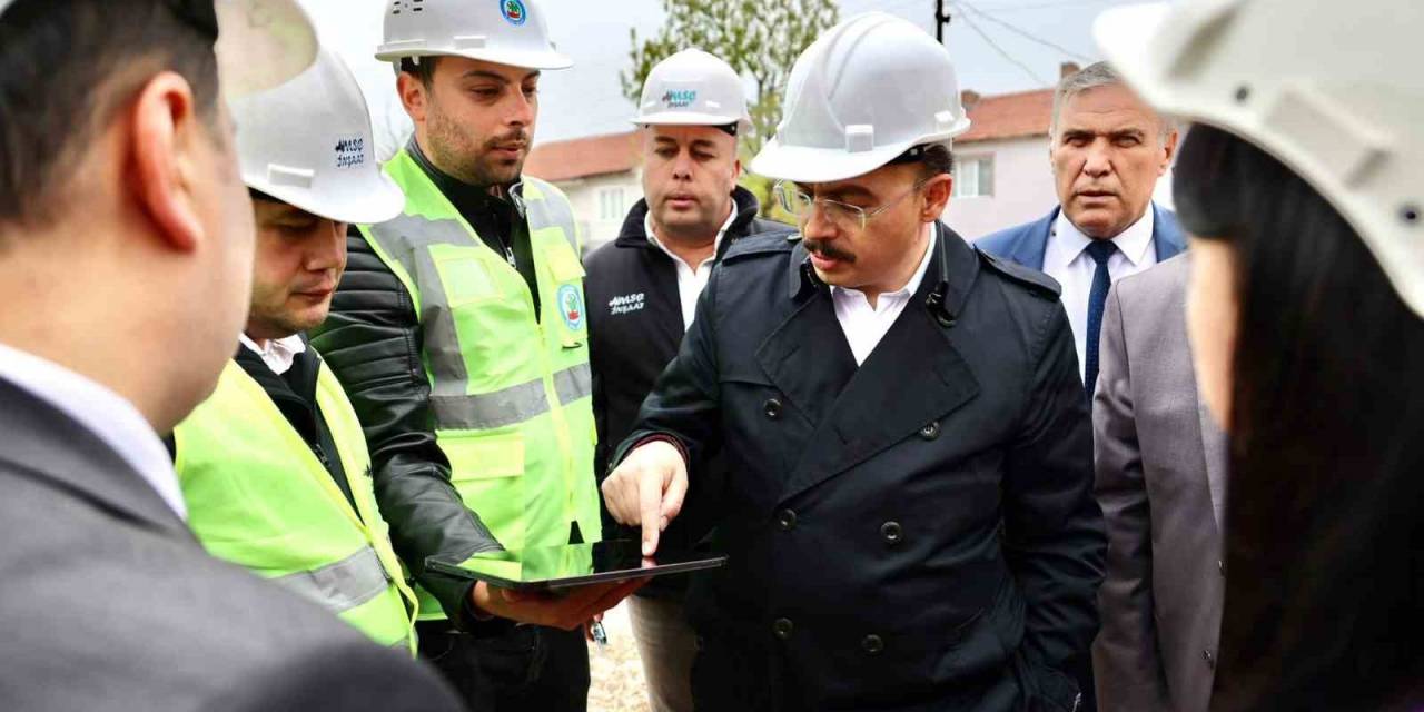 Vali Dr. Kızılkaya Okul İnşaatlarını İnceledi