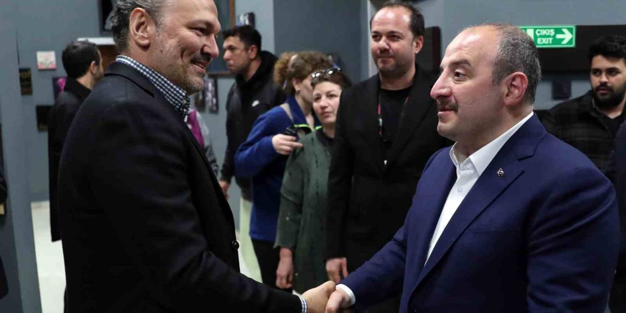 Bakan Varank, Güldür Güldür Show’un Uzay Skecini Yerinde İzledi