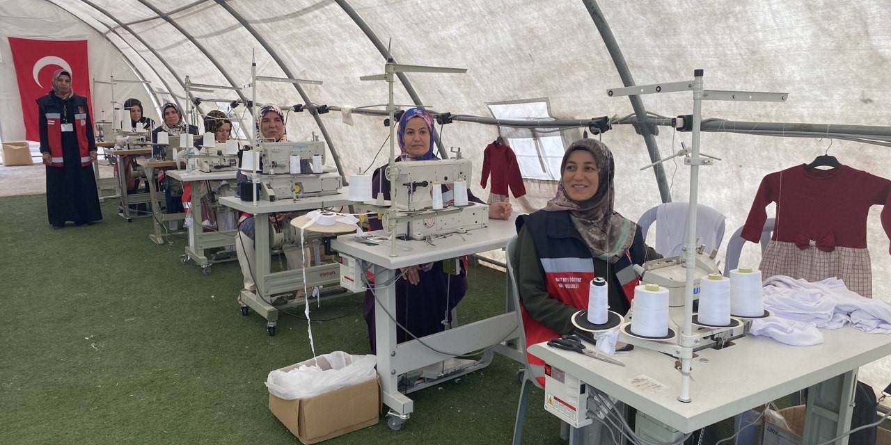 Depremzedeler İçin Çadırlarda Üretim Yapıyorlar