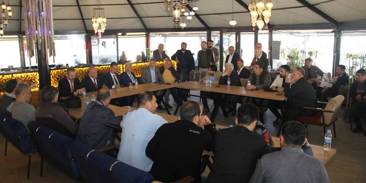 Ak Parti Milletvekilleri Basın Mensuplarıyla Bir Araya Geldi