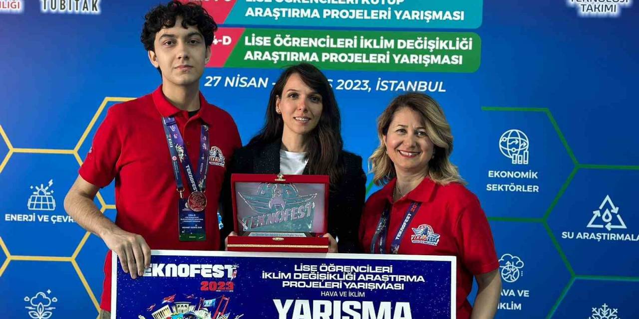 Teknofest’te Çiğli Karşıyaka Aydoğan Yağcı Bilim Ve Sanat Merkezi’ne Ödül