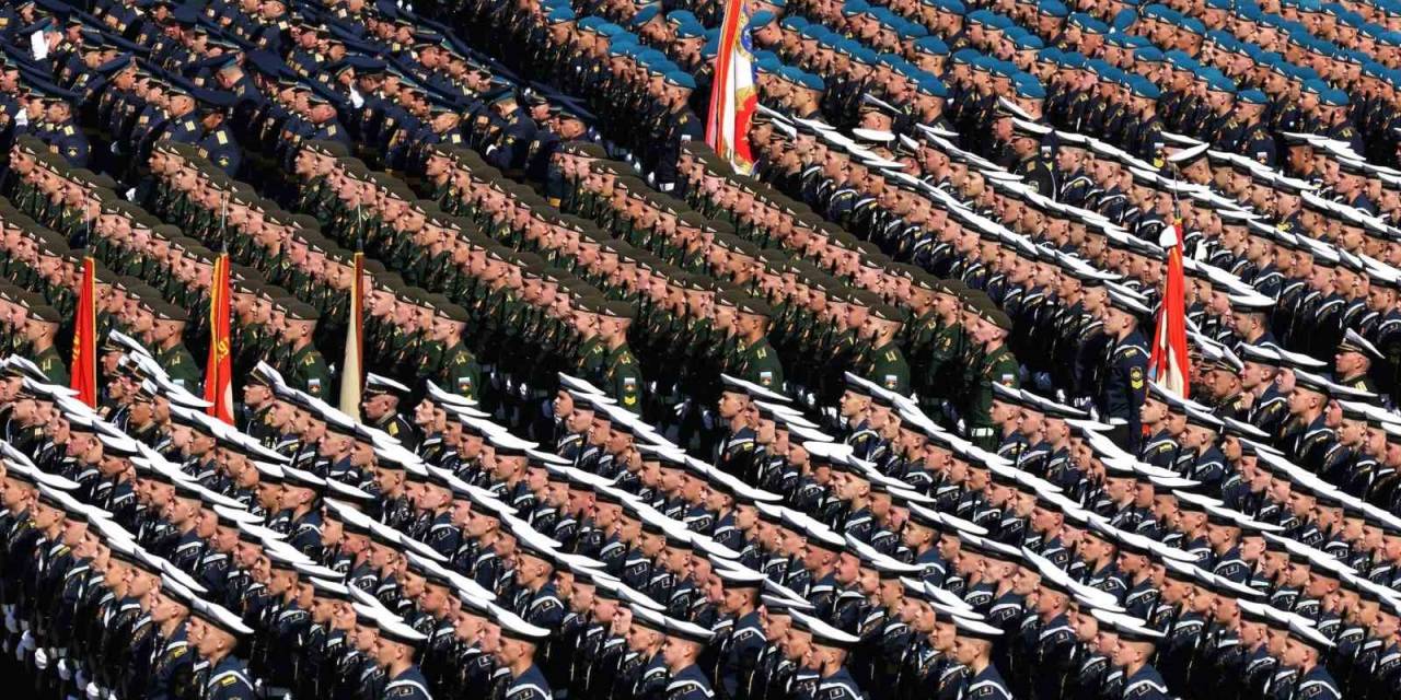 Rusya’da Zafer Bayramı Gövde Gösterisiyle Kutlandı