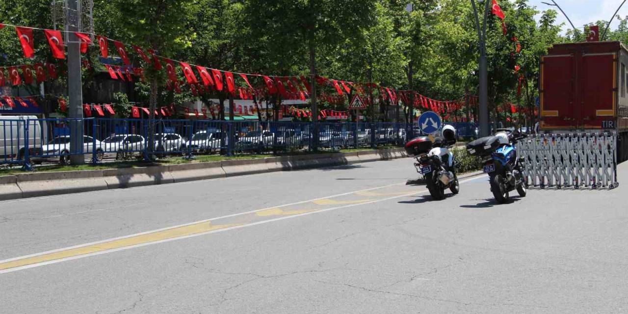 Batman’da Cumhurbaşkanı’nın Katılacağı Mitingin Hazırlıkları Devam Ediyor