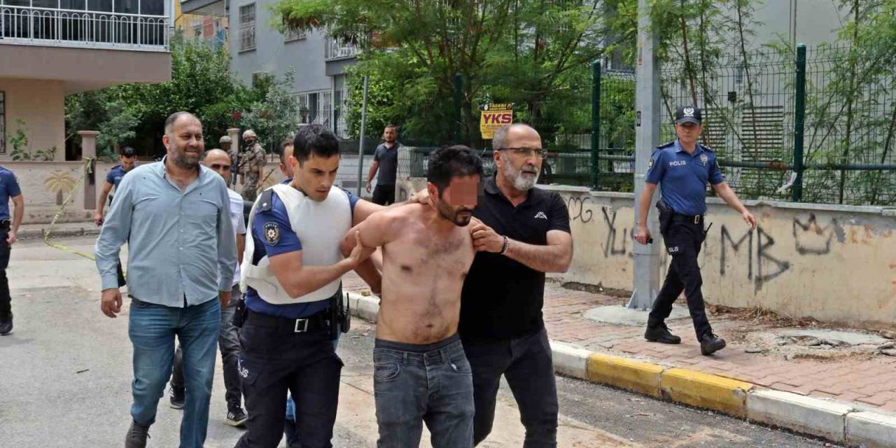 ‘sabaha Kadar Parti’ Deyip Elinde Ne Varsa Sokağa Fırlattı, İçeri Girince Polisle Göz Göze Geldi