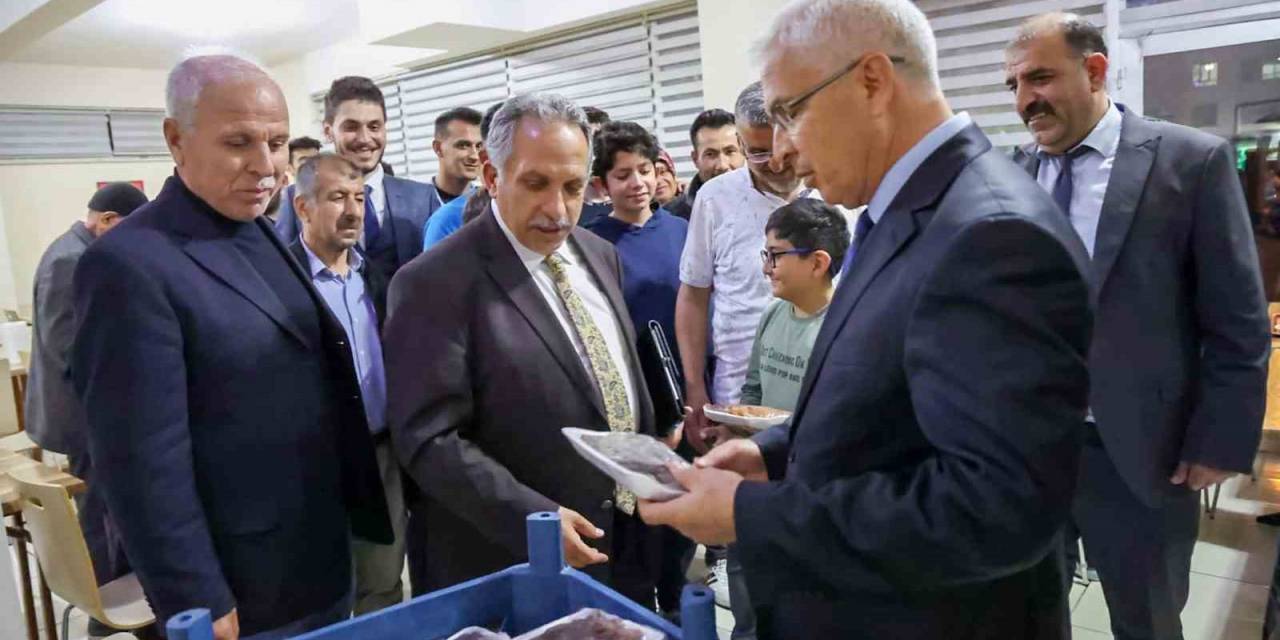 Başkan Yalçın Ve Kaymakam Dönmez Depremzedeleri Yalnız Bırakmıyor