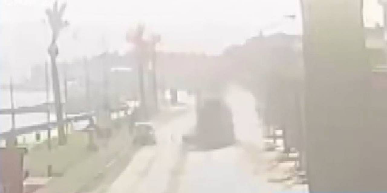 İzmir’de 1 Kişinin Öldüğü 6 Kişinin Yaralandığı Kaza Anı Kamerada