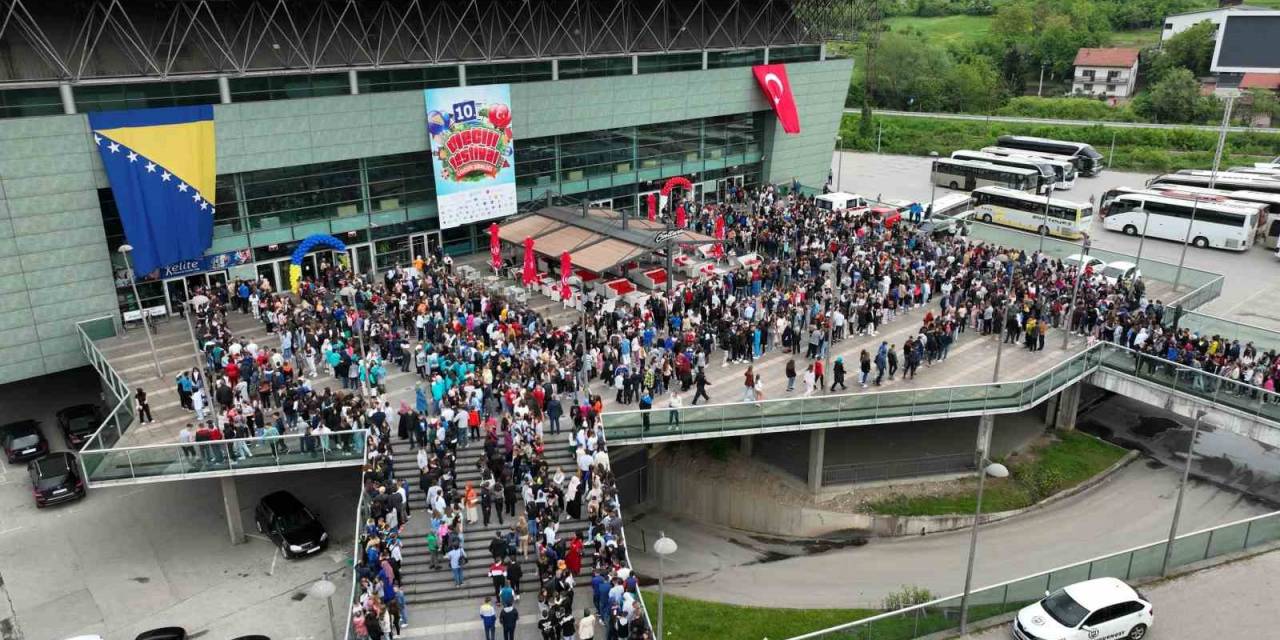 Bosna Hersek’te “10. Çocuk Şenliği”nde Binlerce Çocuğun Türkçe Şarkıları Yankılandı