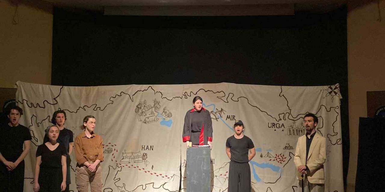 15. Uluslararası Tiyatro Festivali Perdelerini Açtı