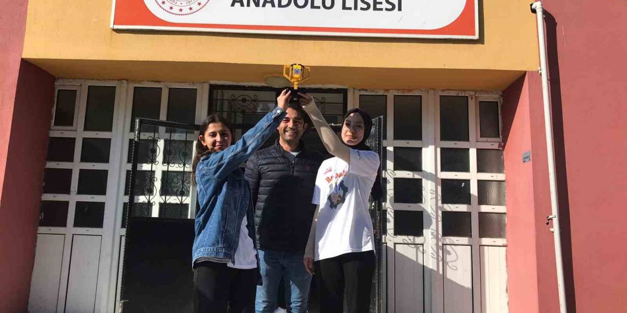 Robo Frig Projeleriyle Yükselen Yıldız Ödülü Aldılar