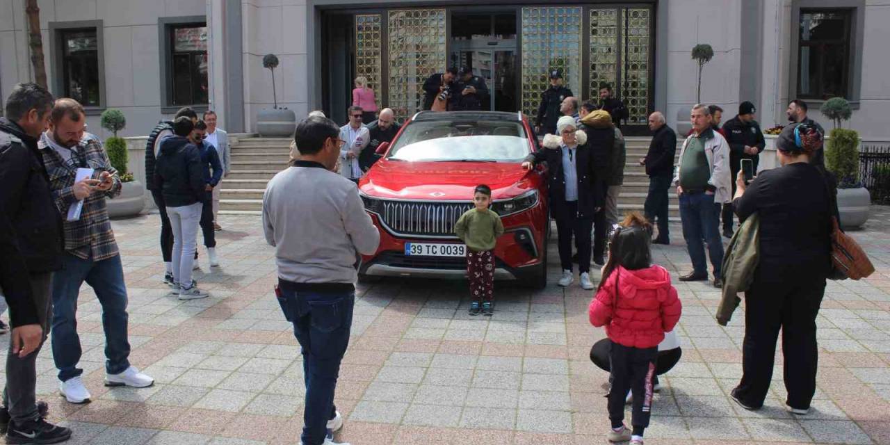 Kırklareli’de Togg’a Yoğun İlgi: Vatandaşlar Fotoğraf Çekme Yarışına Girdi