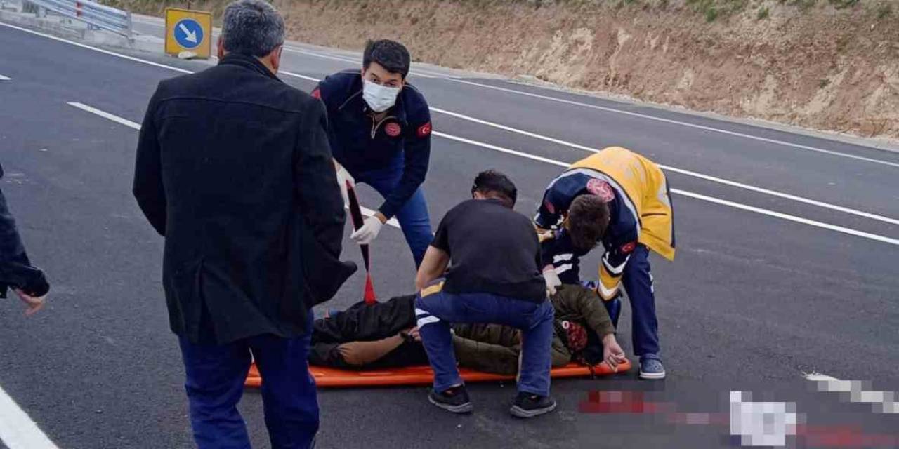 Otoyolun Karşısına Geçmeye Çalışan Yayaya Otomobil Çarptı: 1 Ağır Yaralı