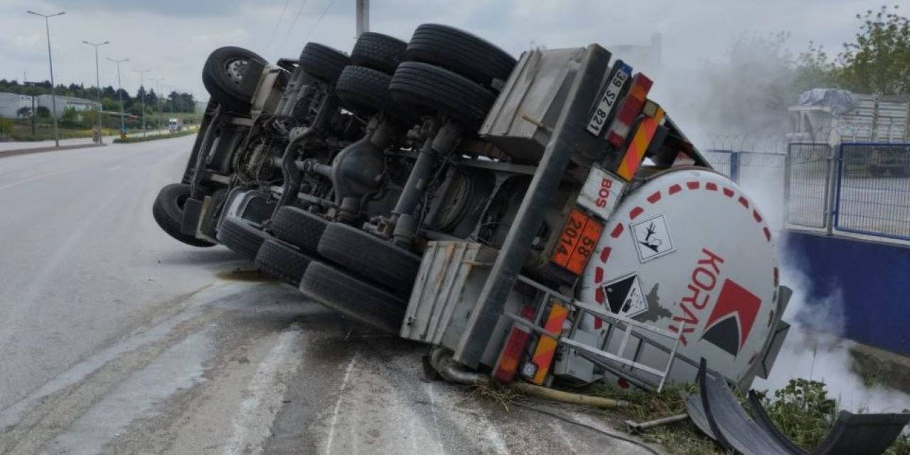 Bandırma’da Kimyevi Madde Yüklü Tanker Devrildi: 1 Yaralı