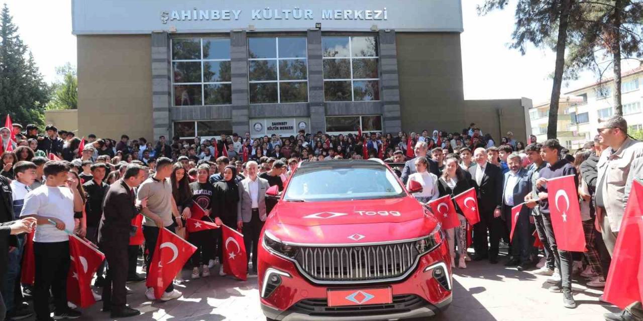 Çanakkale’ye Gidecek Öğrencilere Togg Sürprizi